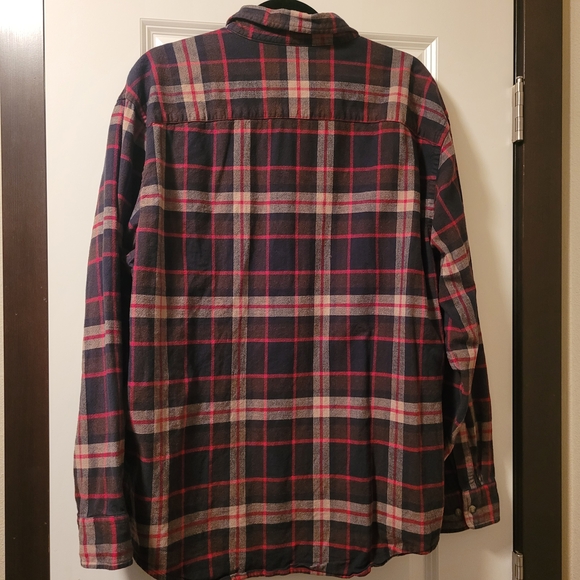 Pendleton Plaid Men's Button-Down Shirt in Navy, Red, and Cream Size XL - Picture 3 of 6